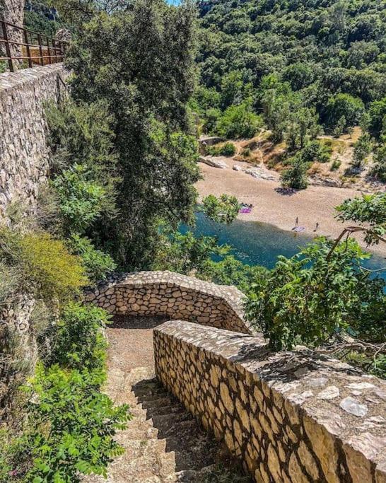 Proche D'Uzes La Terrasse Du Soleil Levant Collias Exteriör bild