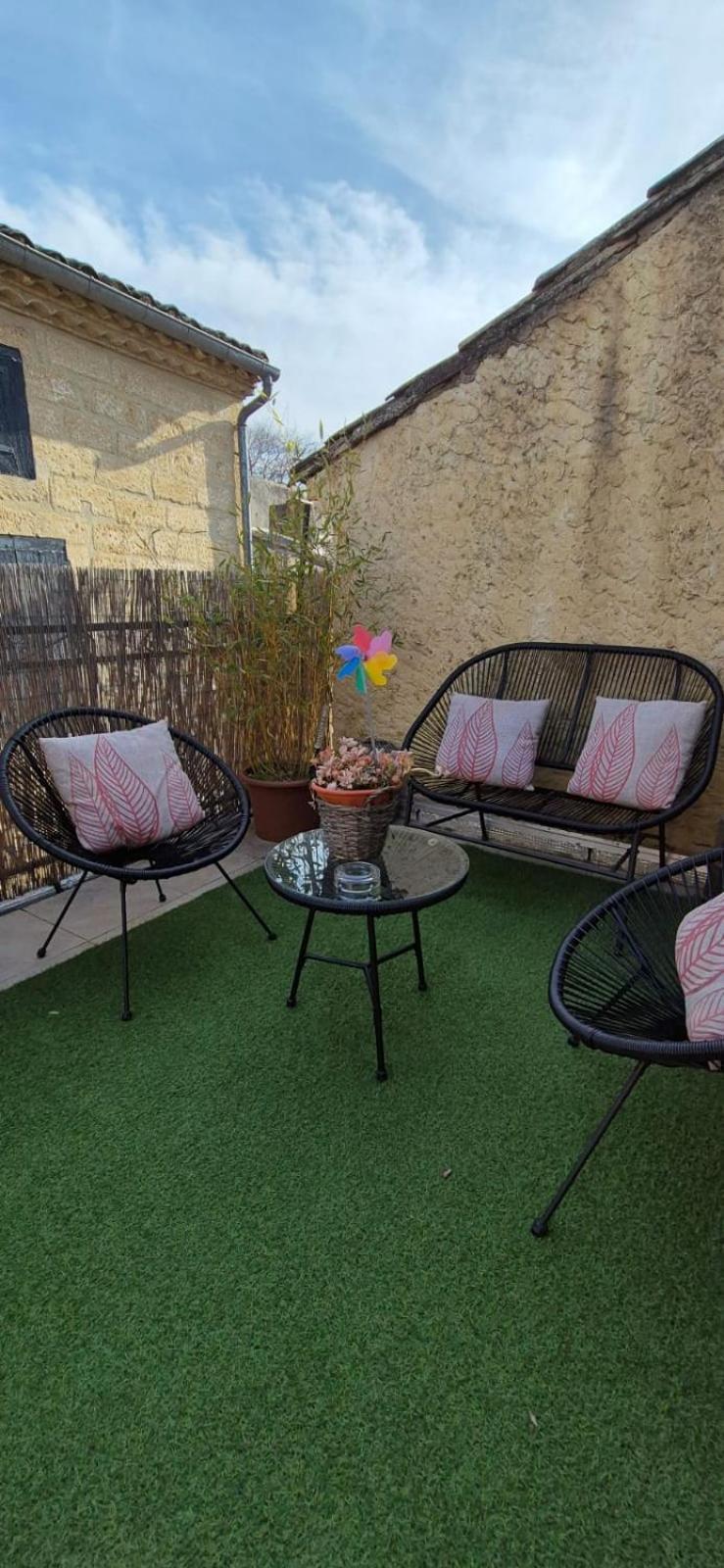 Proche D'Uzes La Terrasse Du Soleil Levant Collias Exteriör bild