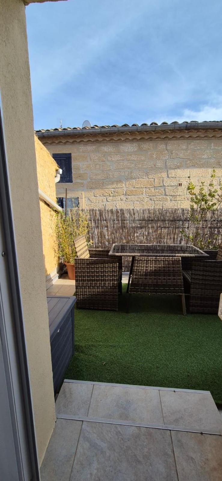 Proche D'Uzes La Terrasse Du Soleil Levant Collias Exteriör bild