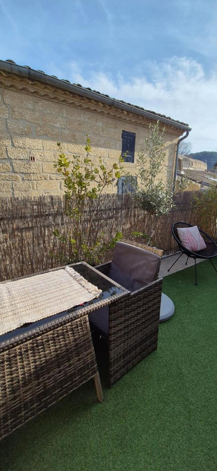 Proche D'Uzes La Terrasse Du Soleil Levant Collias Exteriör bild